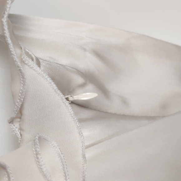 Zhouk Dress Size M Cream Flutter Sleeves Tie Waist Embroidered Cutouts 100% Silk - Picture 9 of 16